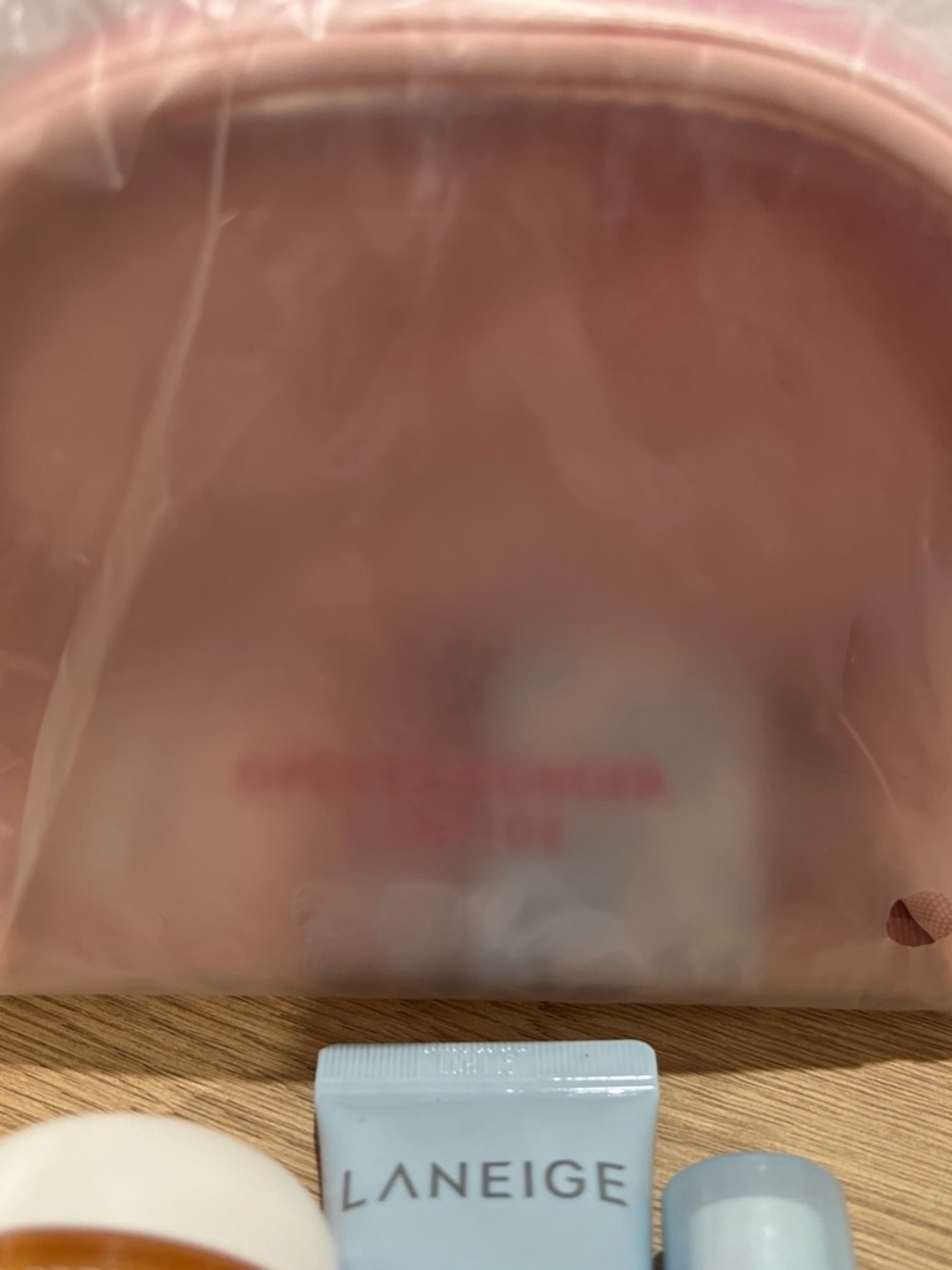 LANEIGE Pouch with vitamin C serum, Hydrogen serum, Moisturizer, Berry Lipmask - Picture 4 of 6